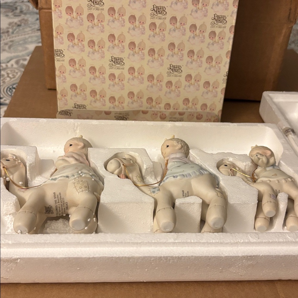 Precious Moments “They follow the Star” set 108243 Figurines in orig. box - Picture 9 of 11